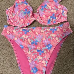 Hollister women’s Bikini top and bottom set XS New W/O tags